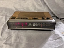 General Electric Alarm Clock/Radio – 1980S
