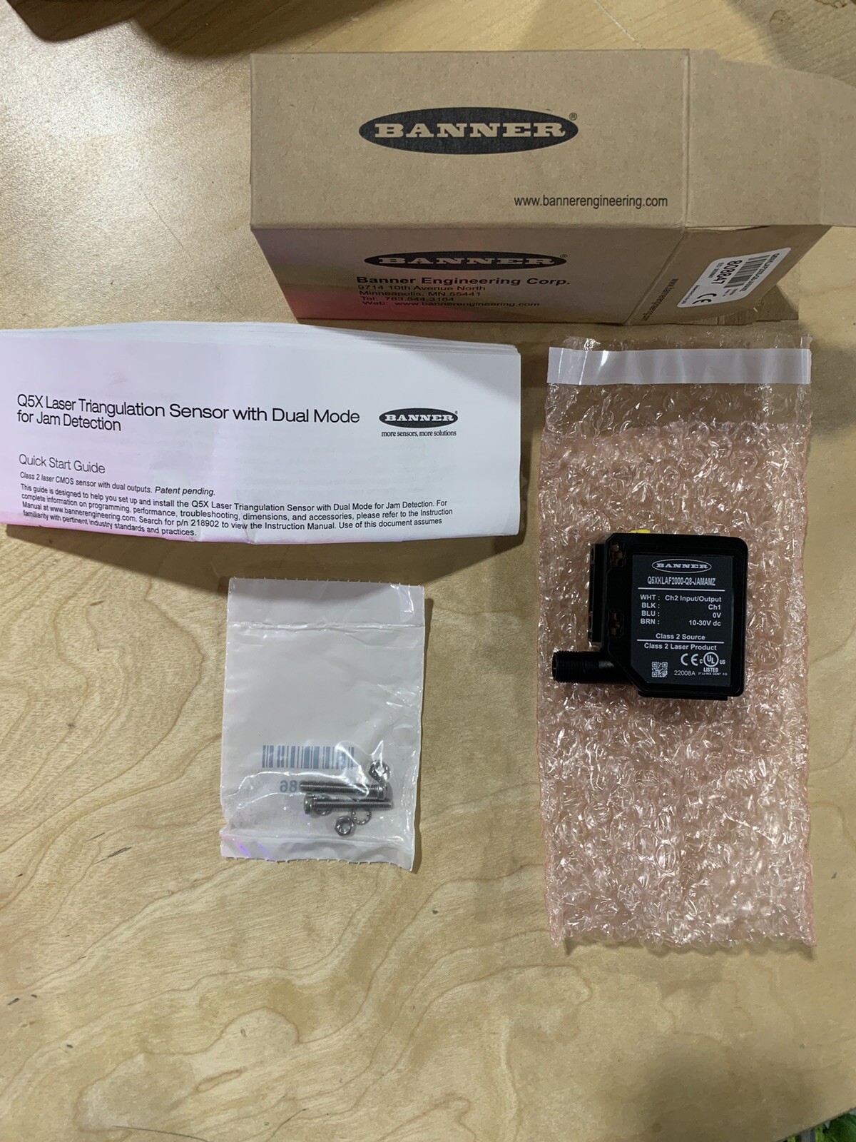 New Banner Engineering Photoelectric Sensor Q5XKLAF2000Q8 eBay