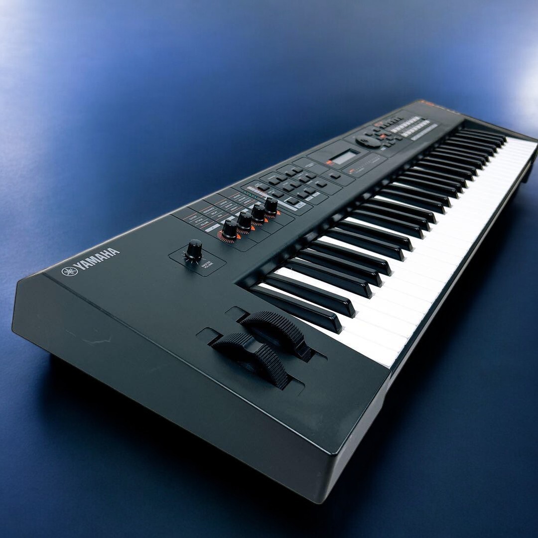 Yamaha MX61 Synthesizer Keyboard 61 Key Black Tested Working