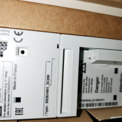 1PC NEW LENZE E82EV551_2C200 INVERTER E82EV551K2C200 EXPEDITED SHIPPING VIA DHL