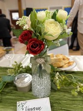 Plastic Transparent Vase Whit Artificial Flowers for Decoration
