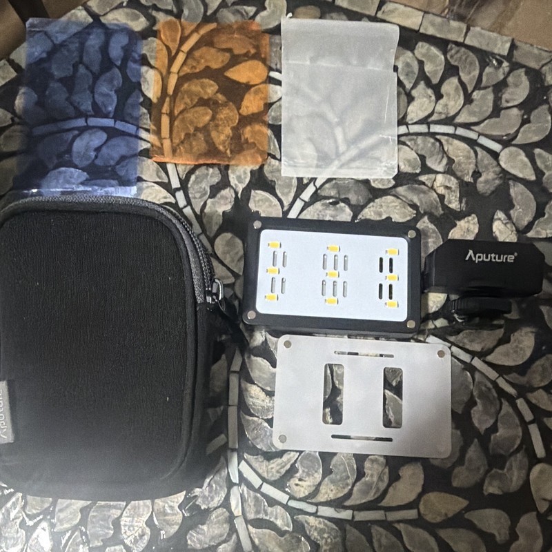Aputure AL-M9 Portable 9-LED 9W Video Light w/ Case, Filters, Diffuser
