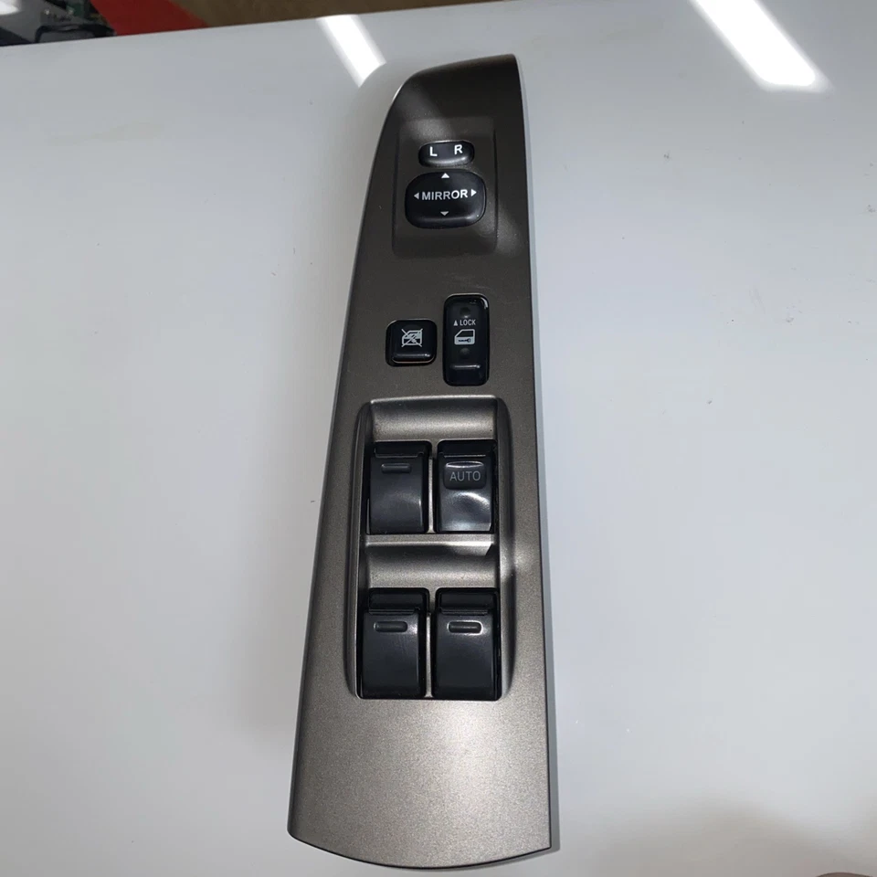 GENUINE 2003-2009 TOYOTA PRIUS OSF DRIVERSIDE WINDOW SWITCH CONTROL 84820-47012 - Image 1 of 4