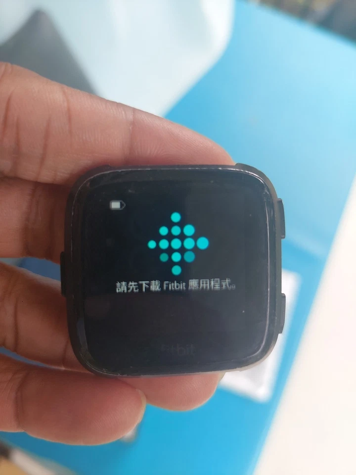 Smartwatch Fitbit Versa original Bluetooth rastreador fitness - com carregador - Imagem 3 de 4