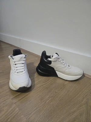 Alexander McQueen White/Black Leather and Suede Oversized Sneakers Size 39 - Photo 1/4