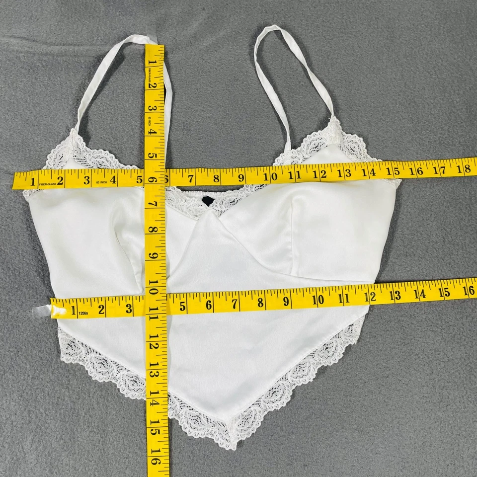 Top camisero Boohoo con ribete de encaje blanco sin mangas recortado Reino Unido 6 Foto 4 de 4