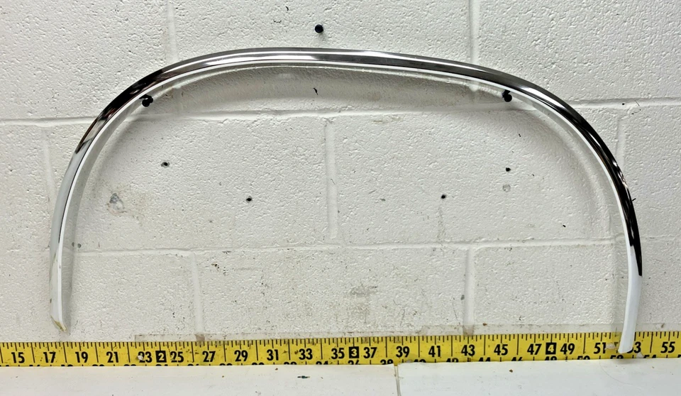 OEM GM LH Wheel Well Trim Front/Rear 988139/988141 Set 1982-87 GMC 1500 (SR65) - Image 3 of 4