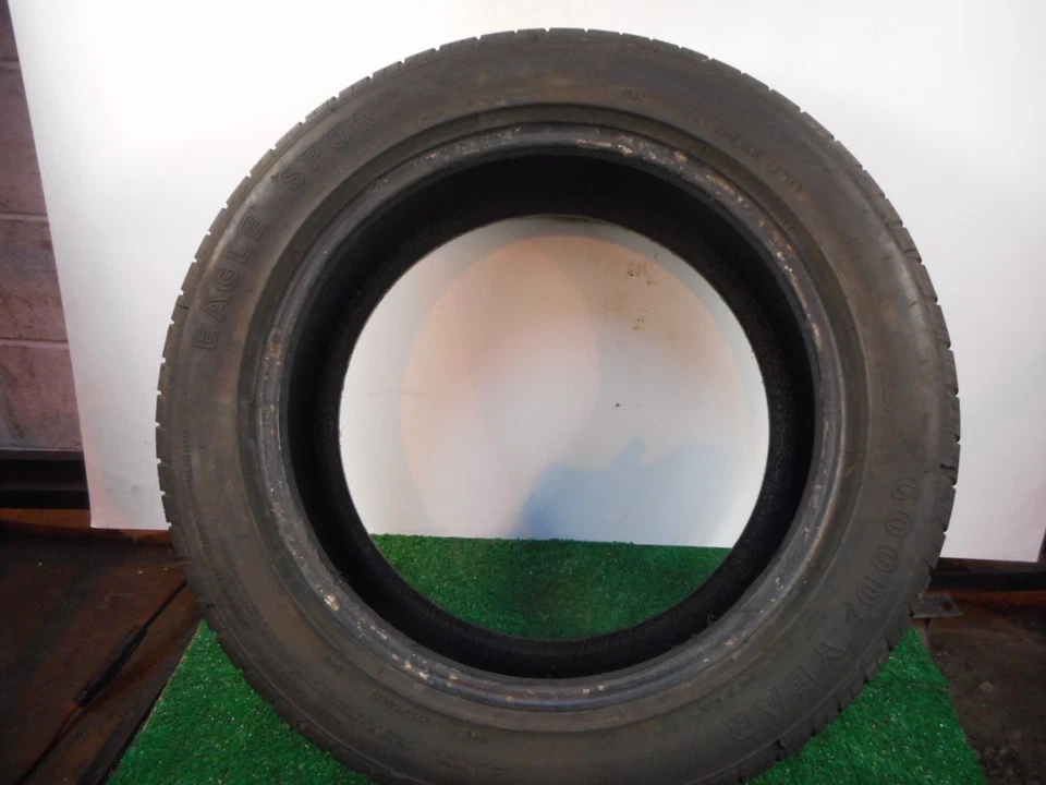 P225/50R17 Goodyear Eagle Sport para todas las estaciones 94 W usado 7/32nds Foto 3 de 4