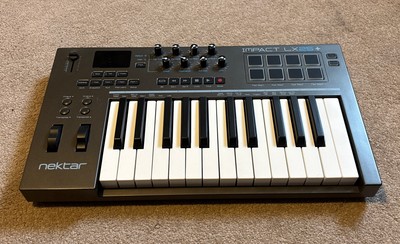 Nektar Impact LX25 MIDI Keyboard in Grau