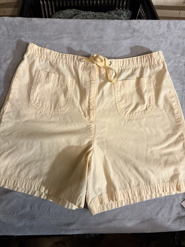 SHORTS BERMUDAS FLORALES VINTAGE AÑOS 90 BLANCO CIERVO TIRO ALTO, 12, USADOS EN EXCELENTE ESTADO Foto 2 de 2