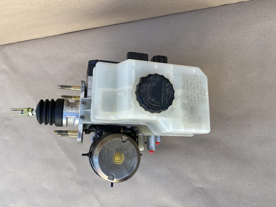 01-07 Unidad de cilindro maestro de freno ABS 47050-60042 Lexus LX470 Toyota Land Cruise Foto 4 de 4