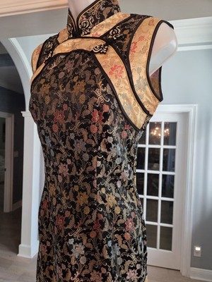 Yi Fang Medium Woman s Black & Gold Cheongsam Double Slits, Long, Hidden Zip