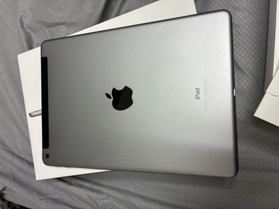 Apple iPad (6th Generation) A1893 32 GB, Wi-Fi, 9.7 in - Space