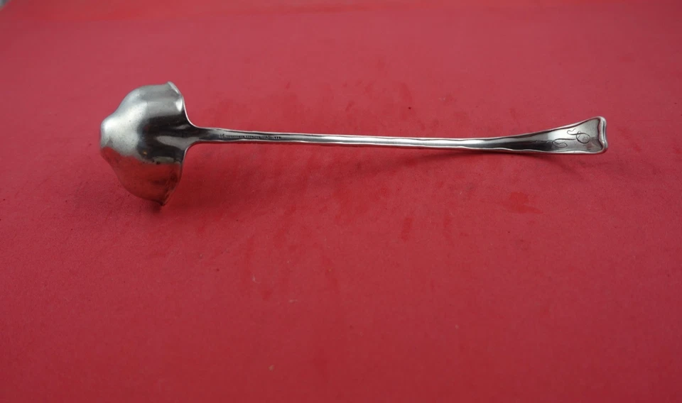 Cucharón de salsa esterlina festoneado 6 7/8" grabado a mano por Tiffany Foto 2 de 2