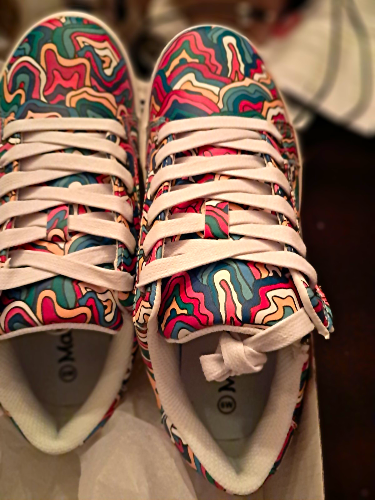 Masseys Women’s Multicolor/White Abstract Lace-Up Zipper Low Top Sneakers