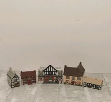 Vintage Wade Whimsey-on-Why Village & Houses - Lot Of 5