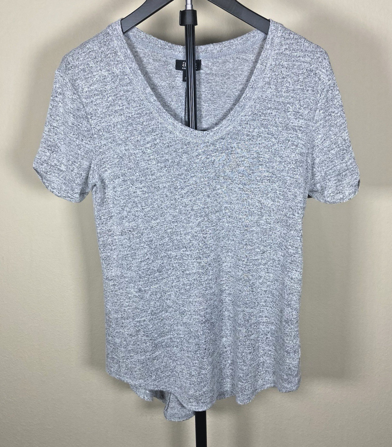A.N.A A New Approach Gray V-Neck T-Shirt Women's Medium Short Sleeve Casual