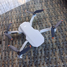 DJI Mini SE Ready to Fly Drone 30min Flight Remote Controller Carry Case