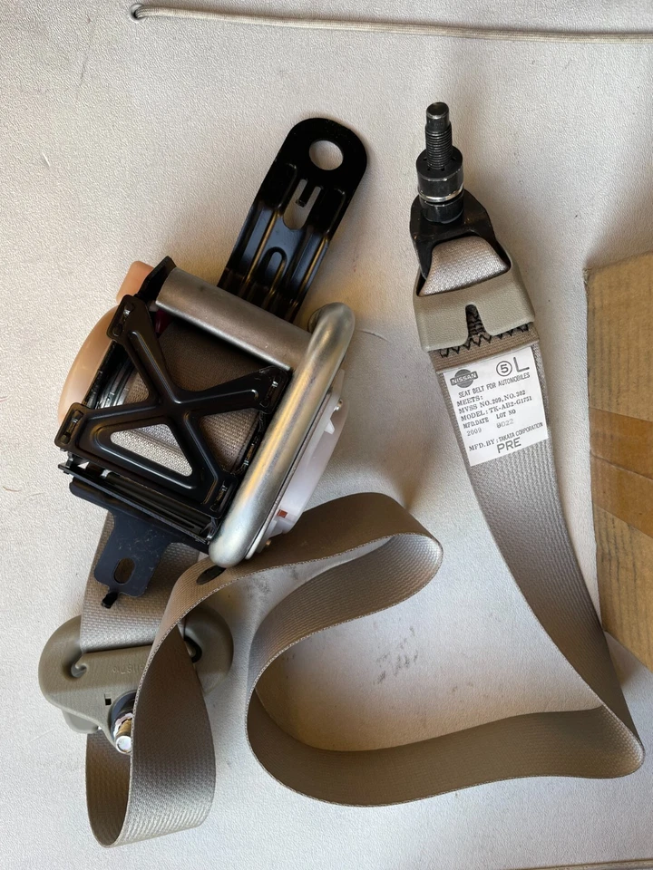 Retractor de cinturón de seguridad delantero genuino para Nissan Pathfinder Infiniti QX4 86885-5W501 Foto 2 de 2