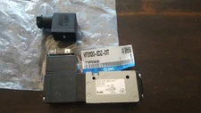 NEW SMC VFS1120-5d2-01t SOLENOID VALVE VFS11205dt01t. Nbx2