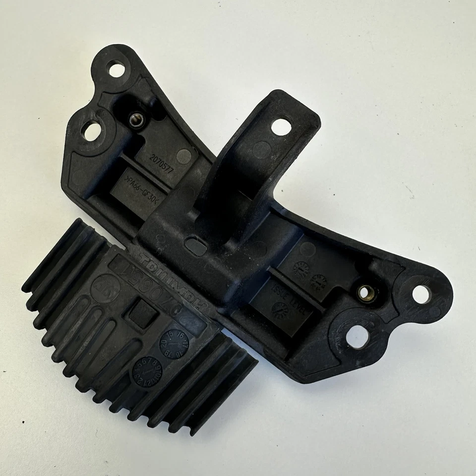 Soporte de montaje de subchasis trasero Triumph Street Triple S 660 2018 T2070577 Foto 4 de 4