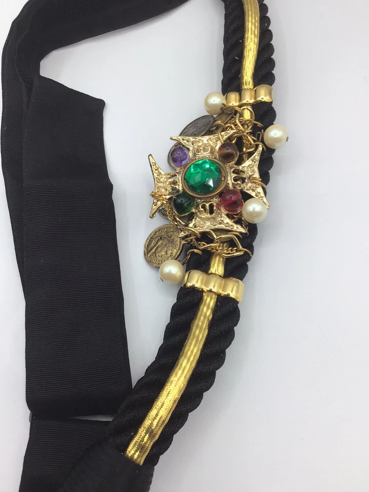 Cinturones para mujer Carolyn Tanner estrás tono dorado de diseñador-ajustables negros Foto 2 de 4