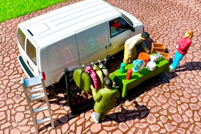 TOMYTEC 1/64 Chevrolet Astro Van × 2 Tomytec TLVN 1:64 Chevrolet Astro Van (red) – Horizon Diecast