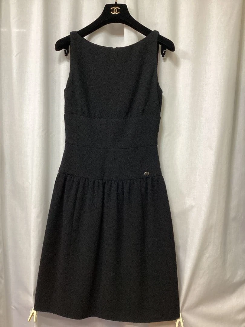 Chanel — CHANEL Black Wool Silk Dress Size 34 Sleeveless w/ CHANEL Hanger SR2153