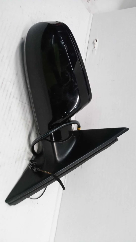 Espejo retrovisor derecho usado se adapta a: Audi A4 Power Sdn 2015 acabado pintado con opción de memoria Foto 2 de 4