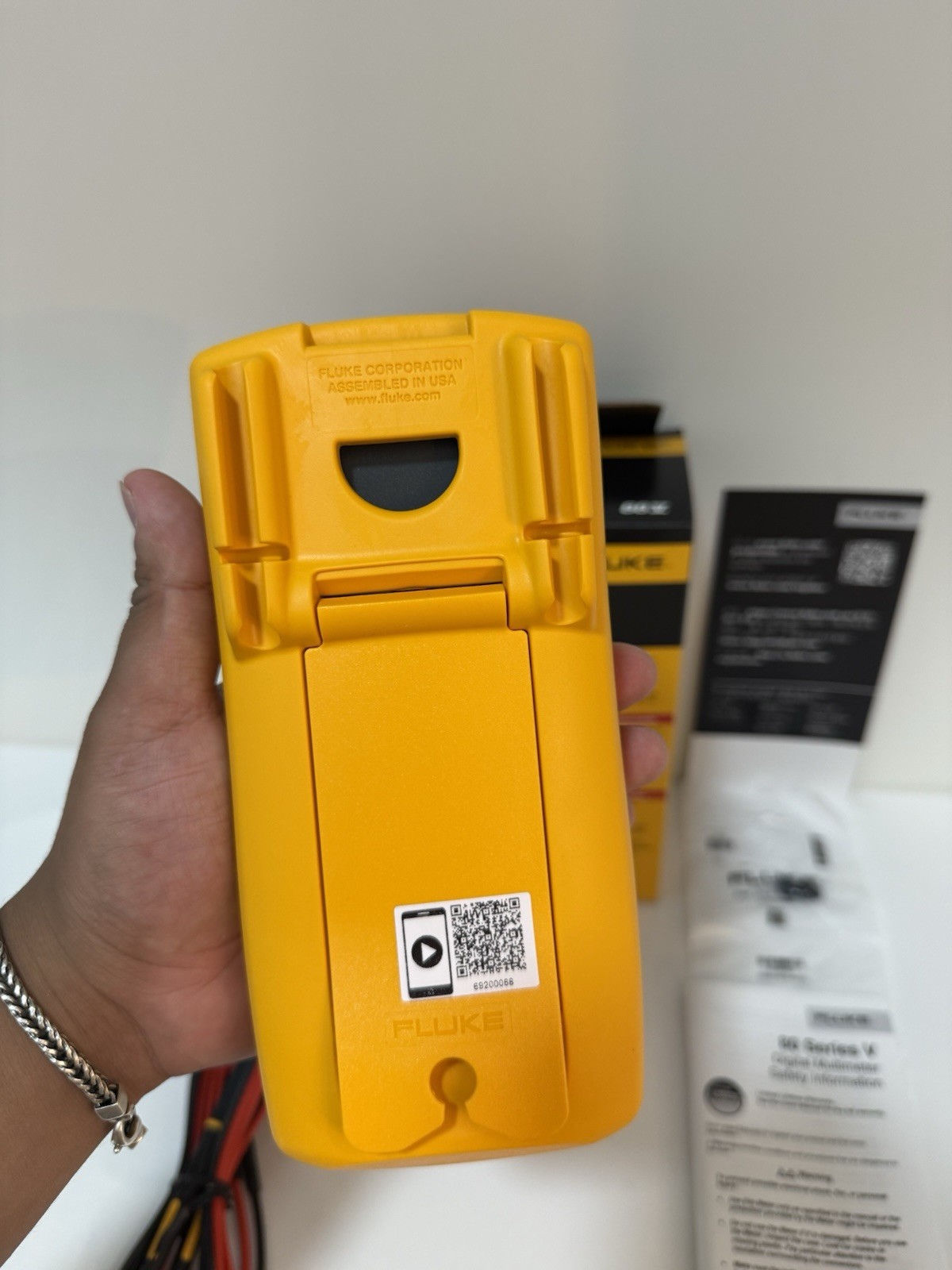 FLUKE 88V AUTOMOTIVE MULTIMETER (NEW FACTORY SEALED) CALIBRATED 2024 -SHIPS FAST