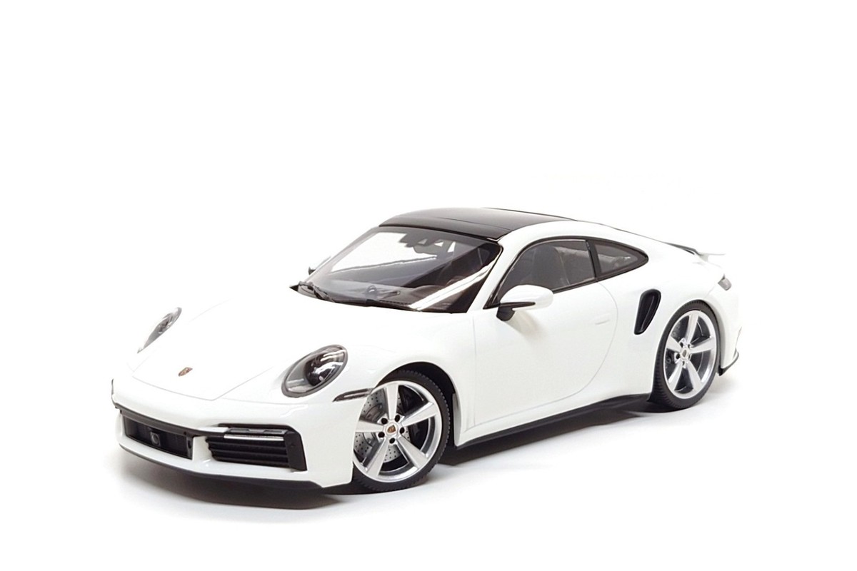 Minichamps 1:18 Porsche 911 Turbo S (992) in White (Dealer Edition