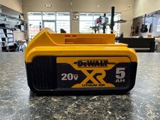 USED DEWALT DCB205 20V XR LI-ION 5.0AH BATTERY (QUI004937)