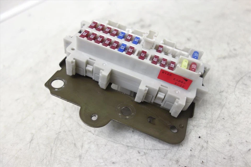 Caja de conexiones de fusibles para pasajeros Nissan Pathfinder 2005-2010 24350-Ea00a Foto 3 de 4