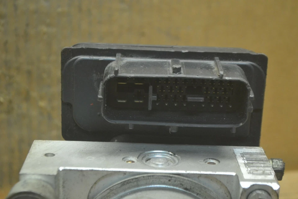 06-07 Chevrolet Colorado ABS Pump Control OEM 15281790 Module 284-15D1 - Image 3 of 4