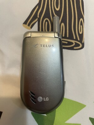 LG LG3200/3200/VX3200 Silver (Telus) Cellular Phone - Not Working For Parts Only