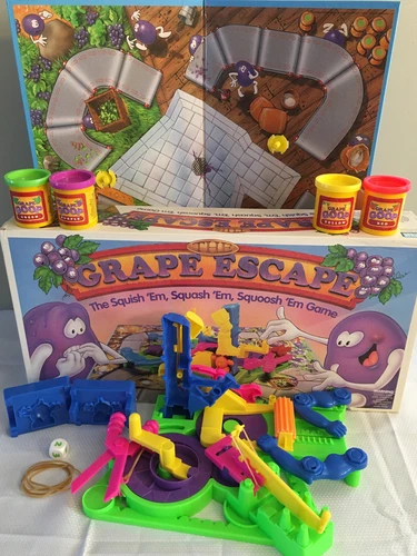 VNTG 1992 The Grape Escape Game Parker Brothers Squish 'em Squash 'em No DOUGH