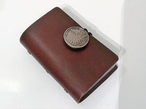 LEATHER CREDIT CARD HOLDER WITH RED MOON DESIGN CONCHO BUTTON