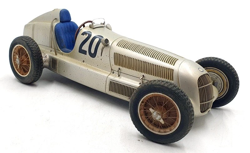 CMC 1/18 Scale M-147 Mercedes Benz W25 Dirty Hero 1934 #20 Eifelrennen - Bild 2 von 4