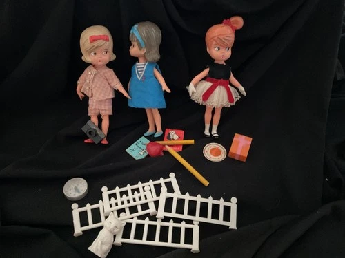 1960’s Hasbro Dolly Darlings LOT 5 Dolls & Clothes Hatbox