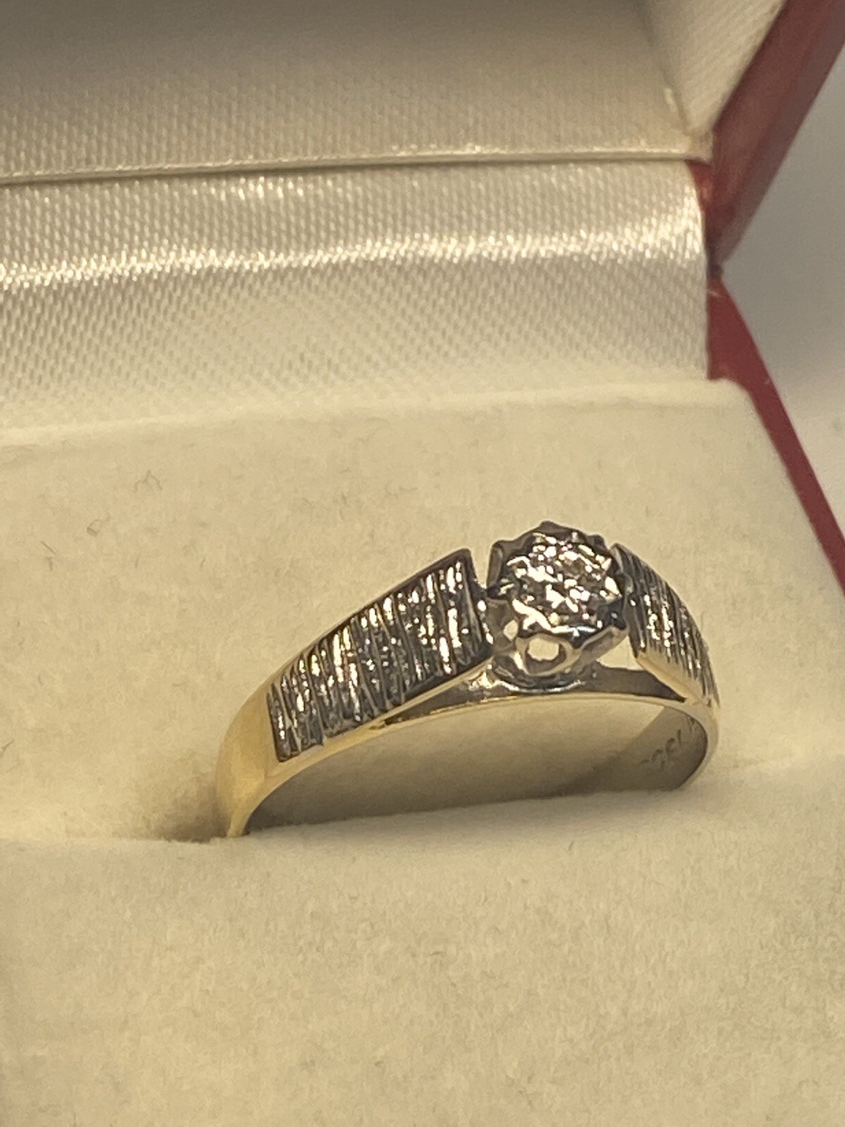 18k gold round diamond solitaire ring - image 2