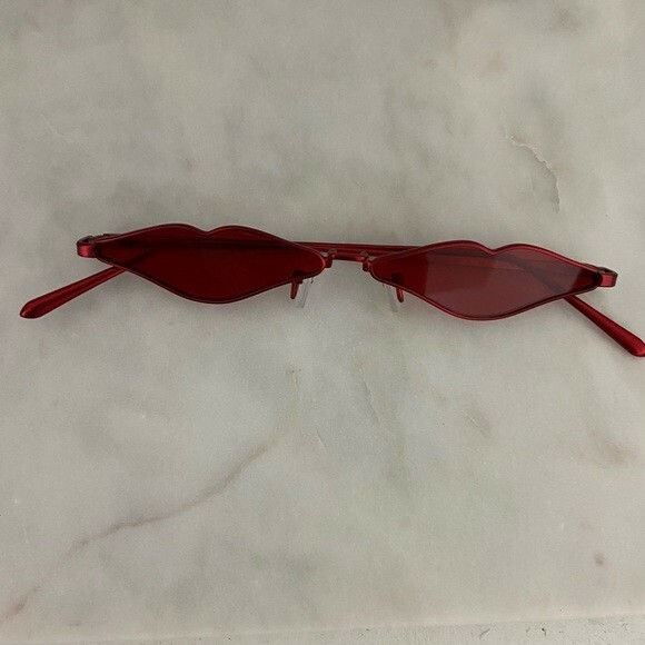 Roberi & Fraud Red KNC Lips Sunglasses | eBay display picture 1
