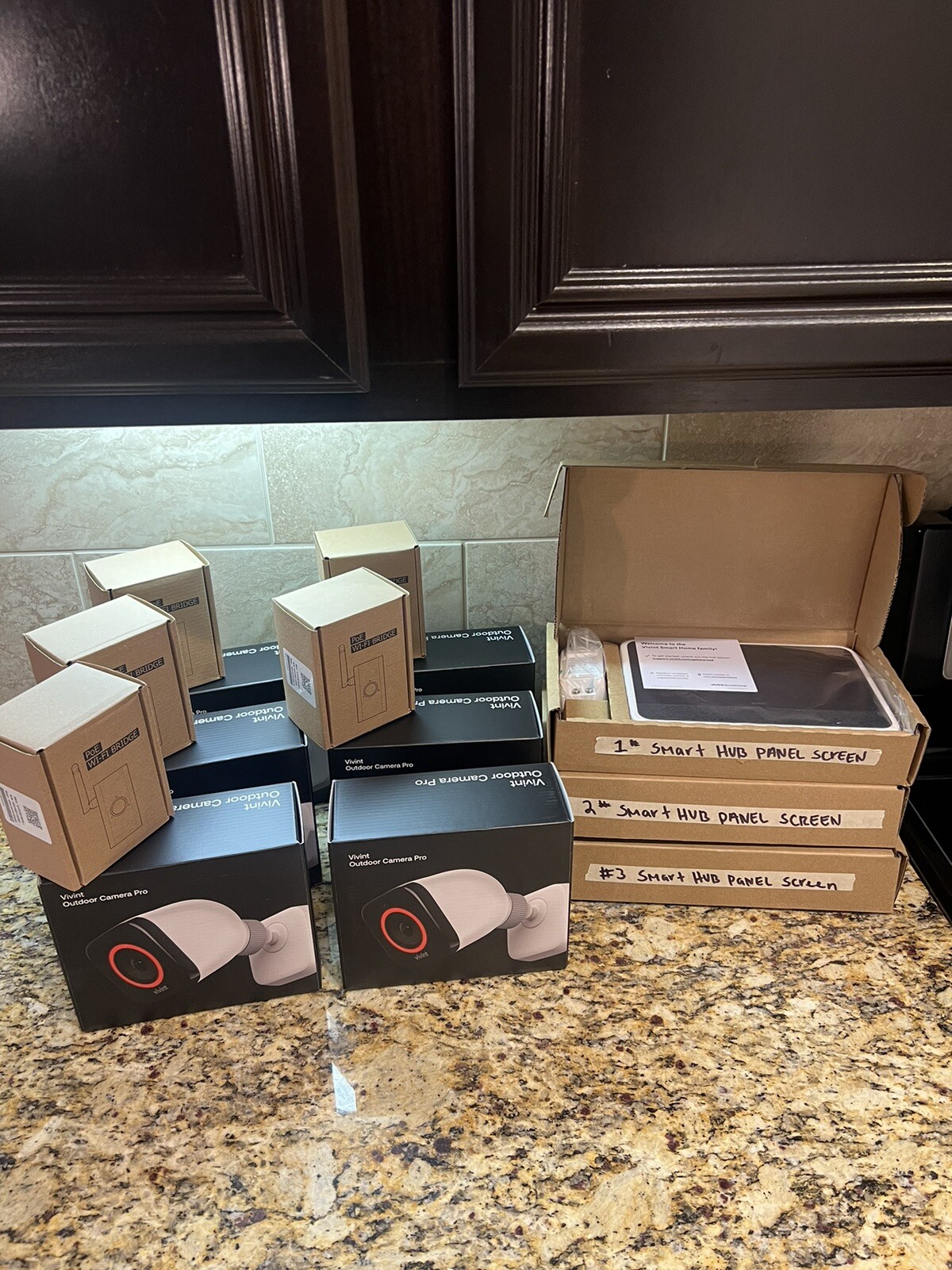 vivint home security system (New) 3 Smart Hub Panels 6 Outdoor Cameras