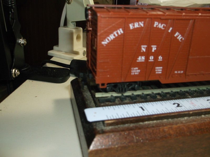 HO 50Ft. Brace Box Car.DBL. Wood Doors/ Northern Pacific ROUNDHOUSE