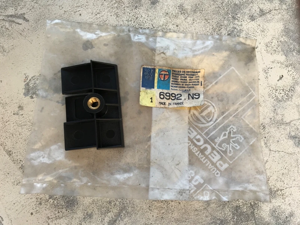 support fixation tablier moteur 6992.N9 peugeot 605 - Photo 1/2