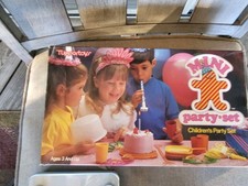 VINTAGE TUPPERWARE TOYS  MINI PARTY CHILDRENS PARTY SET 11 PCS.  NEW 