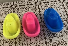 Three Ja Ru Bathtub Toys Plastic Boats 4 Inch Pink Yellow Blue Bathtime Fun Ship