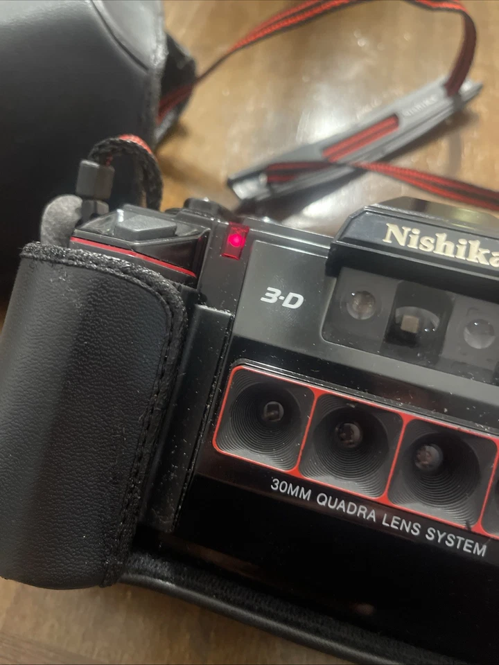 Cámara 3D Nishika N8000 3D 35 mm con sistema de lentes Quadra de 30 mm y estuche Foto 3 de 4