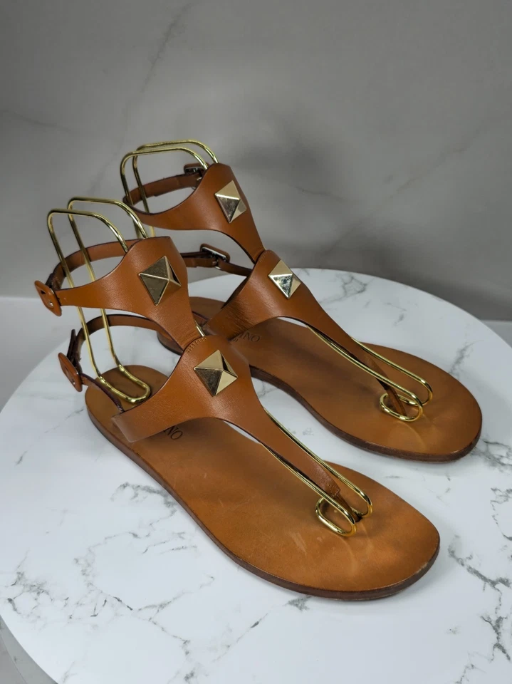 Sandalias Gladiador Valentino Garavani Cuero Marrón Tachuelas Doradas Talla 38 Italia Foto 2 de 4