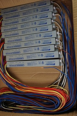 LOT OF 5 BALLASTS ROBERTSON  #RSU228T5120  (120VAC INPUT)  S43 NEW
