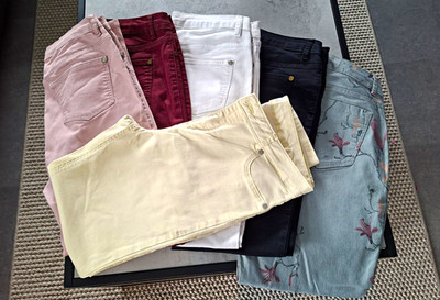 12 Damenjeans In Gr. 42 - top gepflegt und teilweise nicht getragen!